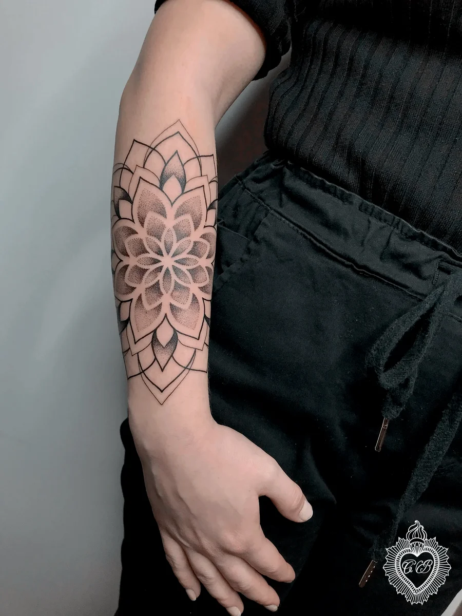 Tatuaggio galleries.dotwork.title 1 di Chantal Bortolussi