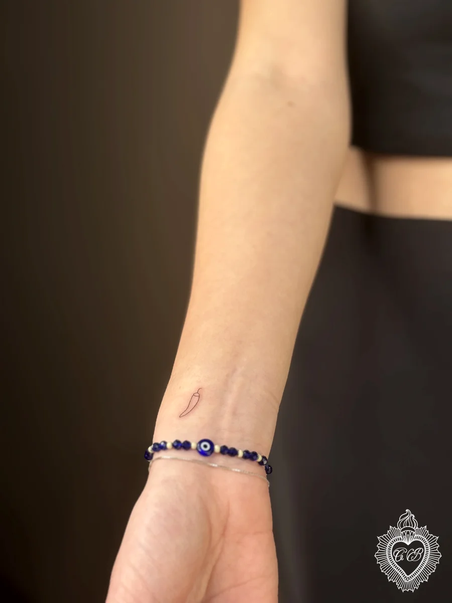 Tatuaggio Fine Line 94 di Chantal Bortolussi