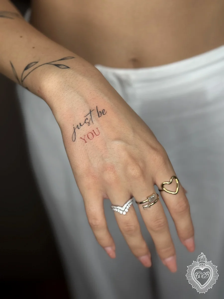 Tatuaggio Fine Line 95 di Chantal Bortolussi