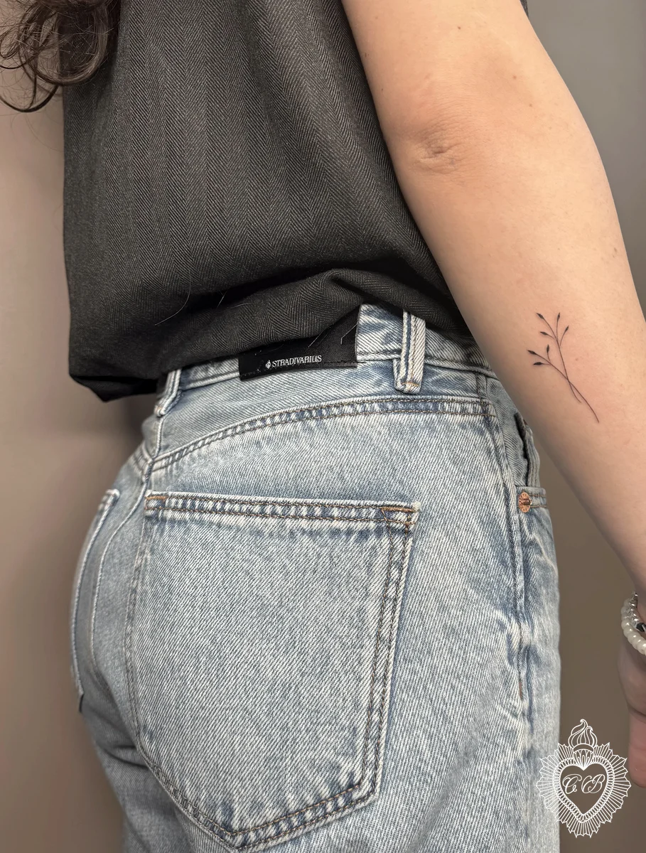 Tatuaggio Fine Line 21 di Chantal Bortolussi