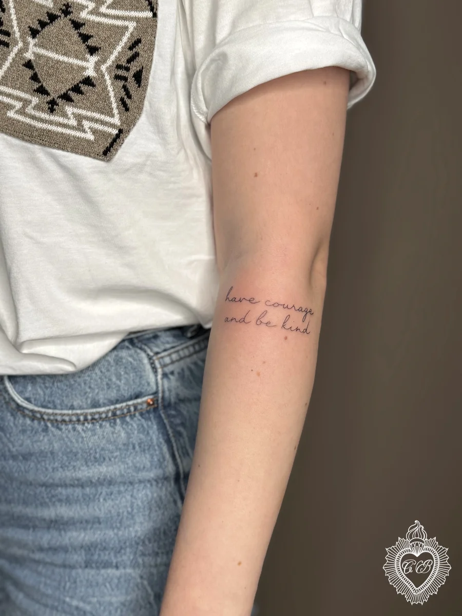 Tatuaggio Fine Line 28 di Chantal Bortolussi