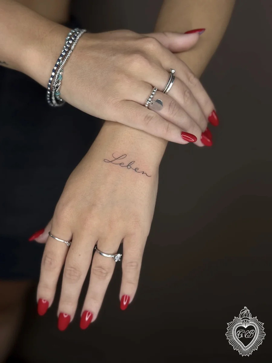 Tatuaggio Fine Line 38 di Chantal Bortolussi