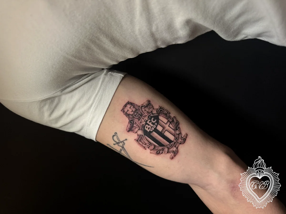 Tatuaggio Fine Line 42 di Chantal Bortolussi