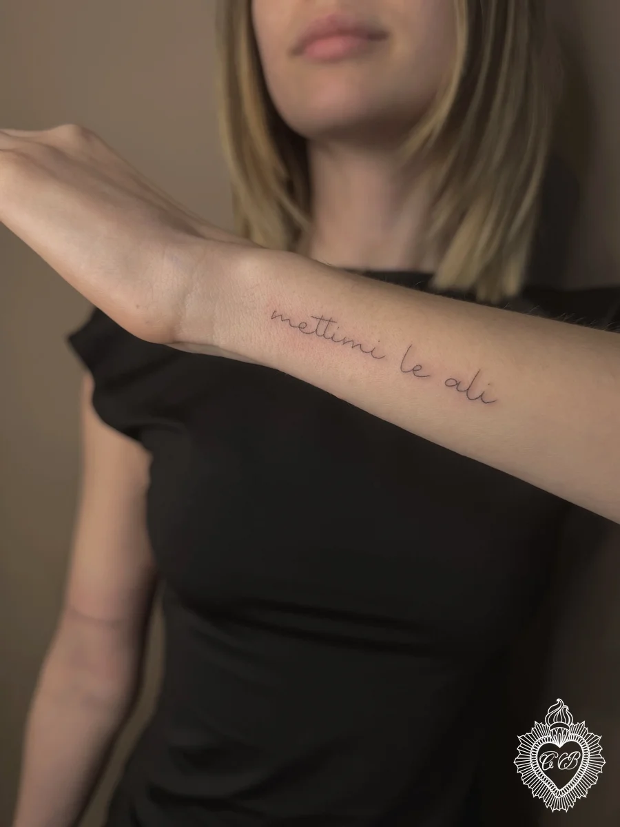 Tatuaggio Fine Line 3 di Chantal Bortolussi