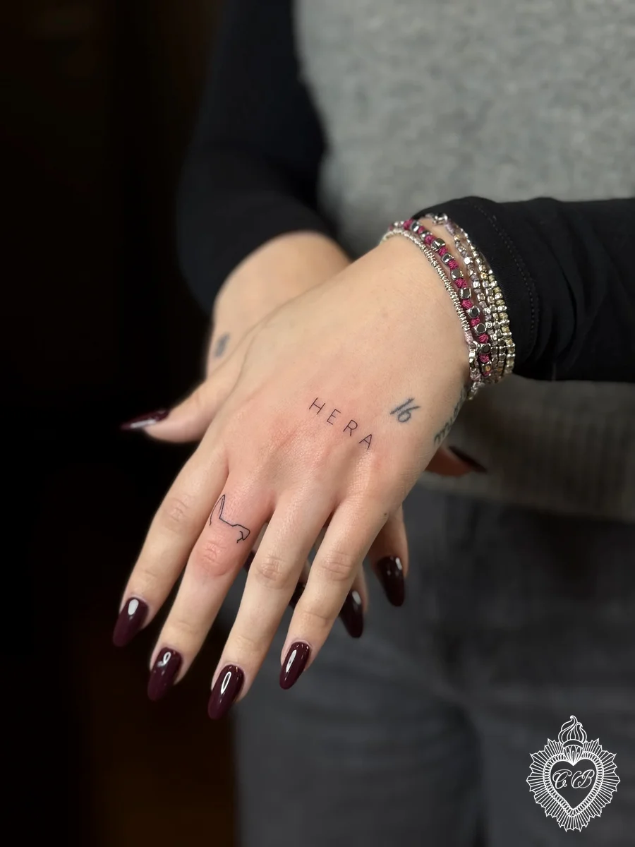 Tatuaggio Fine Line 46 di Chantal Bortolussi