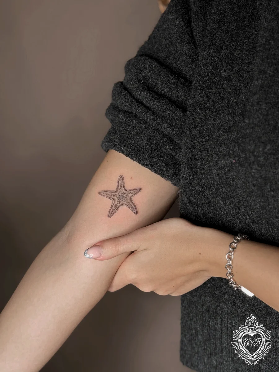 Tatuaggio Fine Line 47 di Chantal Bortolussi