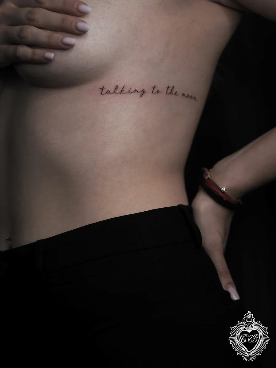 Tatuaggio Fine Line 69 di Chantal Bortolussi