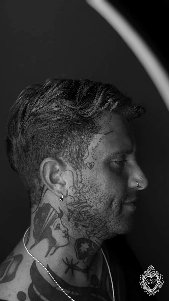 Tatuaggio Fine Line 5 di Chantal Bortolussi