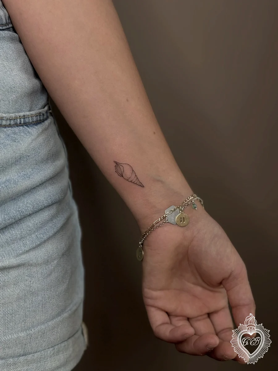 Tatuaggio Fine Line 79 di Chantal Bortolussi
