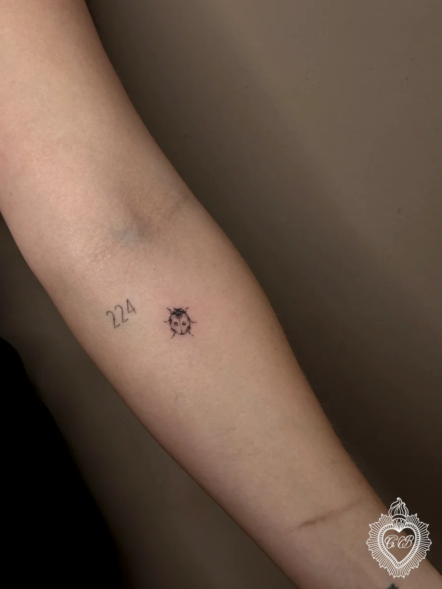 Tatuaggio Fine Line 80 di Chantal Bortolussi