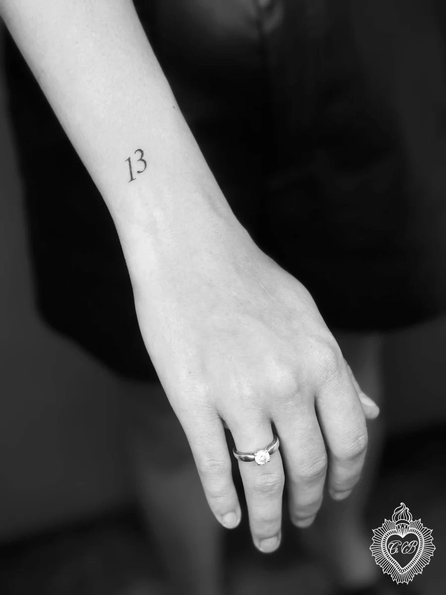 Tatuaggio Fine Line 6 di Chantal Bortolussi