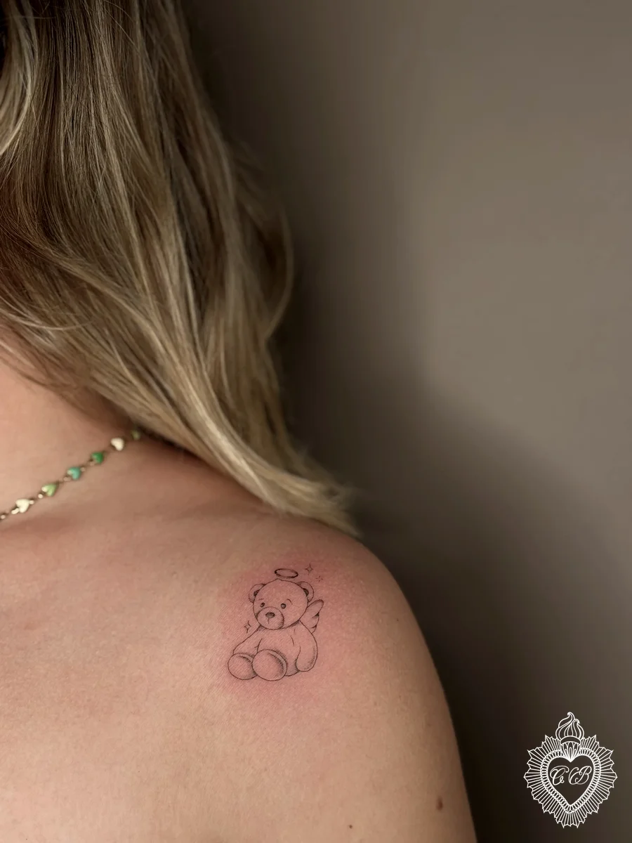 Tatuaggio Fine Line 82 di Chantal Bortolussi