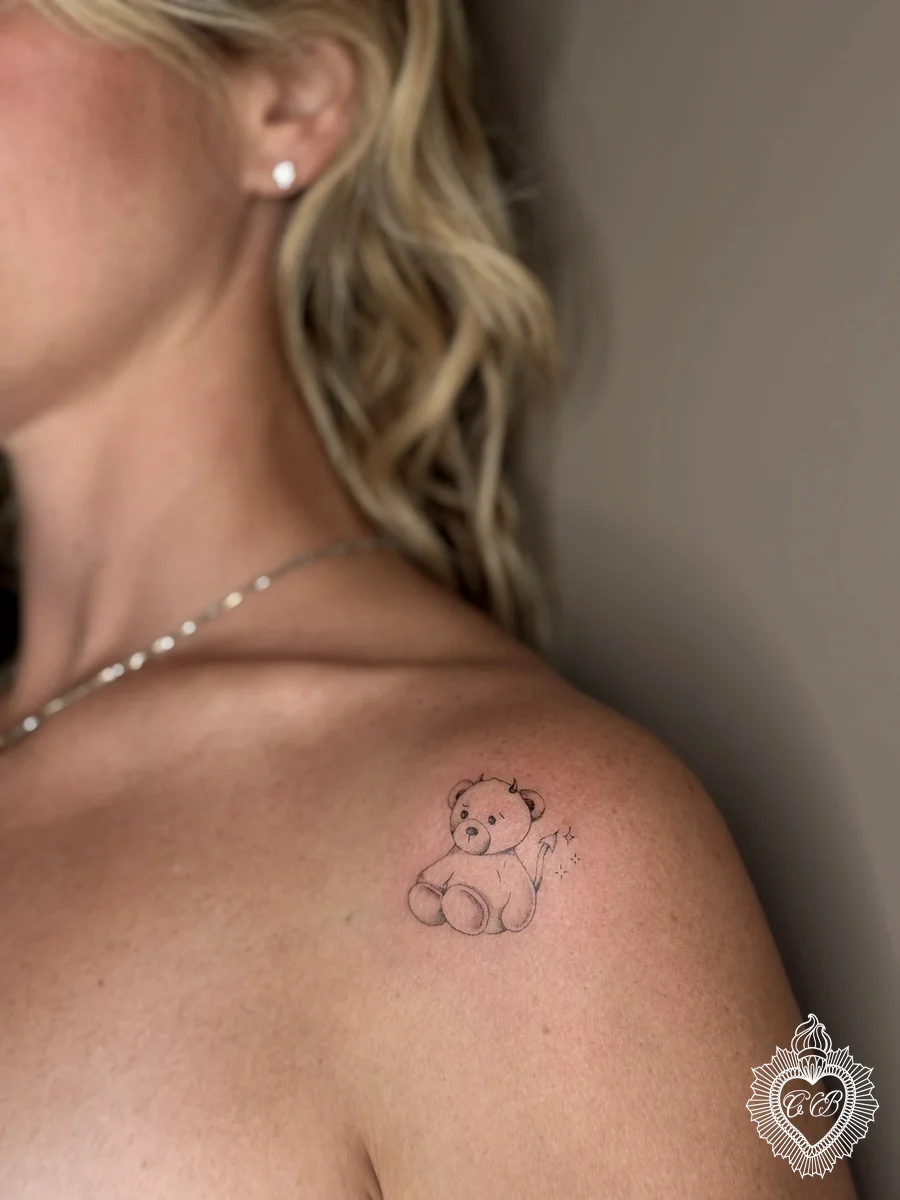 Tatuaggio Fine Line 83 di Chantal Bortolussi