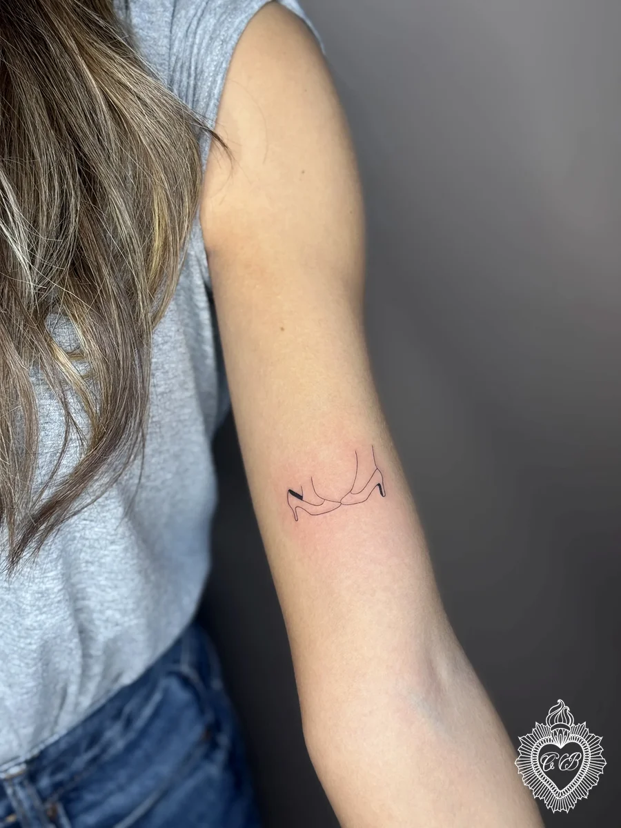 Tatuaggio Fine Line 85 di Chantal Bortolussi