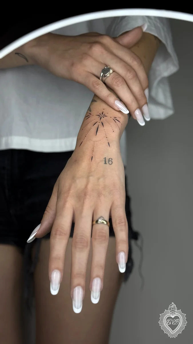 Tatuaggio Fine Line 91 di Chantal Bortolussi